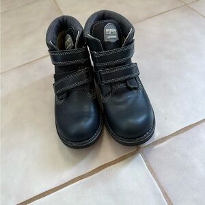 Kids Black Shoes.EU 32